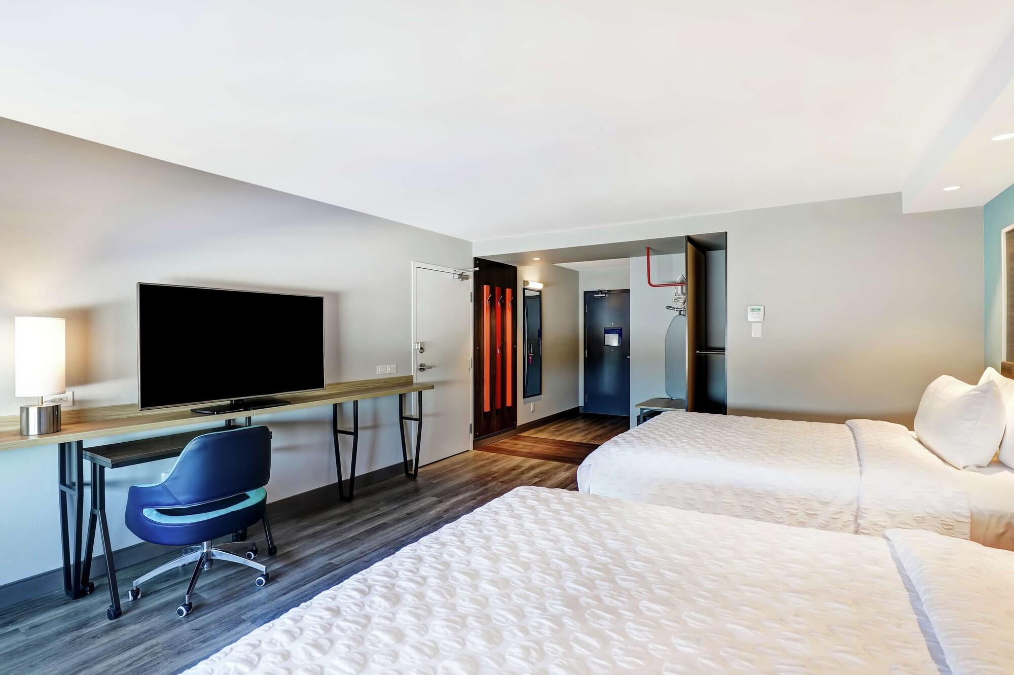 ทรู บาย ฮิลตัน เอดมันตัน วินเดอร์เมียร์ Hotel ภายนอก รูปภาพ