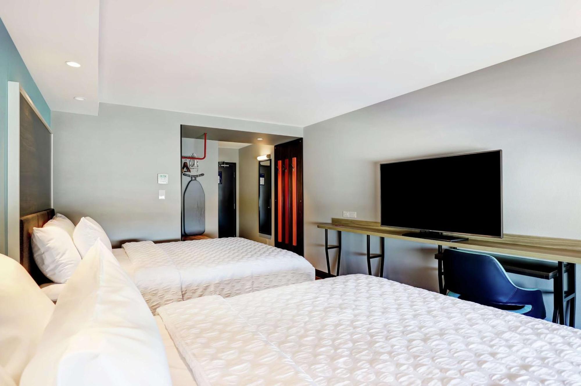 ทรู บาย ฮิลตัน เอดมันตัน วินเดอร์เมียร์ Hotel ภายนอก รูปภาพ